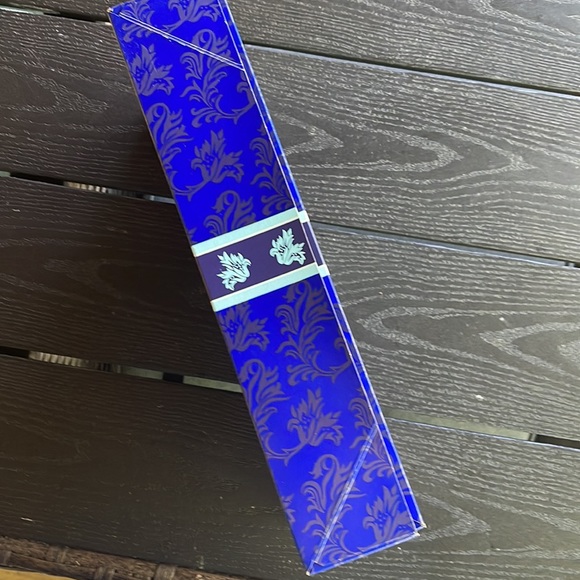 - NRFB Vintage 1995 AVON ~ Winter Velvet Barbie Doll ❄️ - Picture 15 of 16